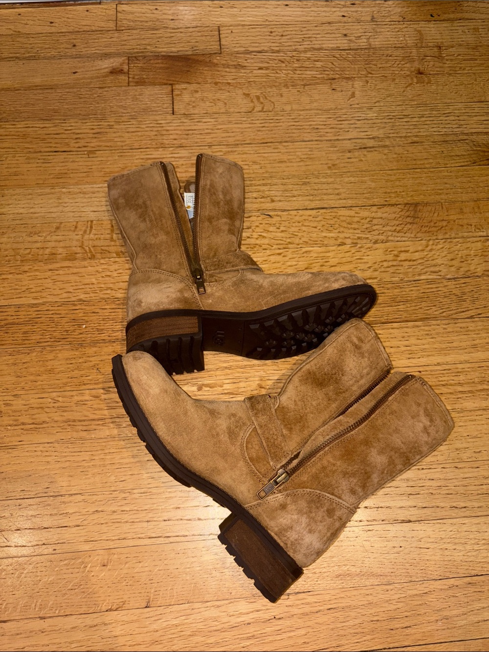 Ugg Chaney Suede Boot New w/o the box size 6.5 - Picture 14 of 17